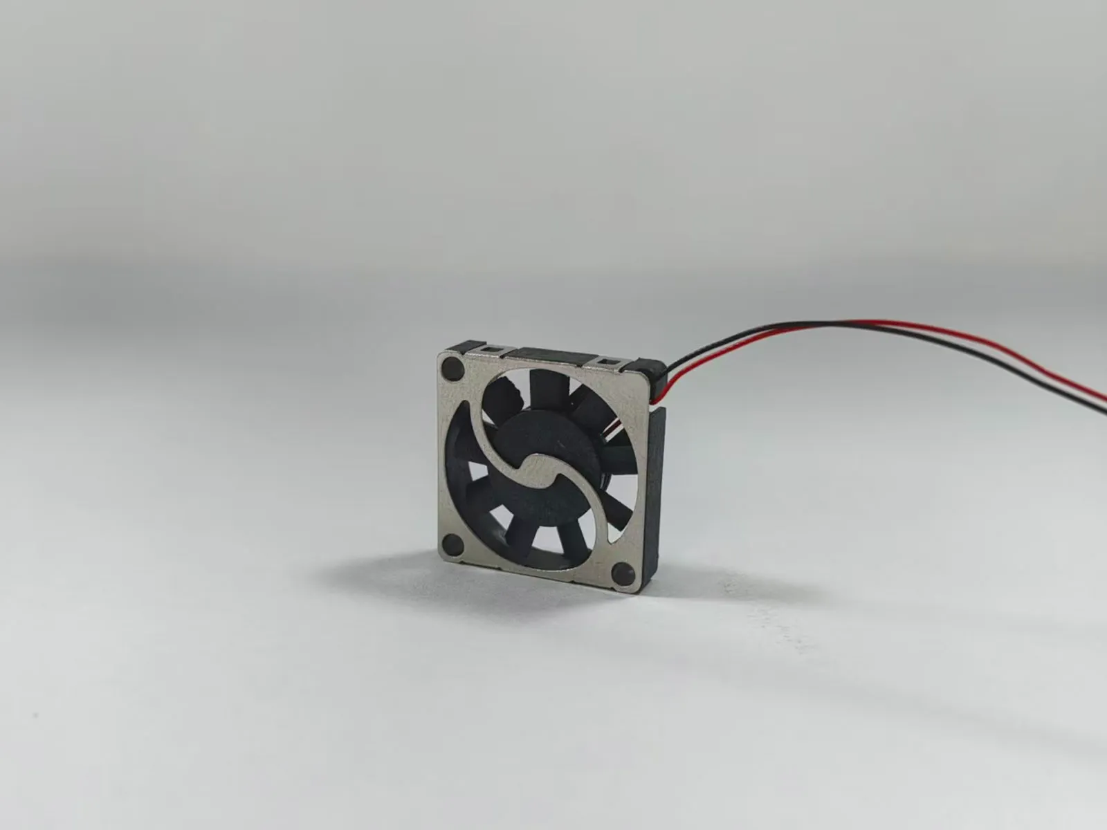 3.3V Low Voltage Micro Fan DA1804L33Y-A261023 Front Perspective View 3.3V Low Voltage Micro Fan DA1804L33Y-A261023 Front Perspective View