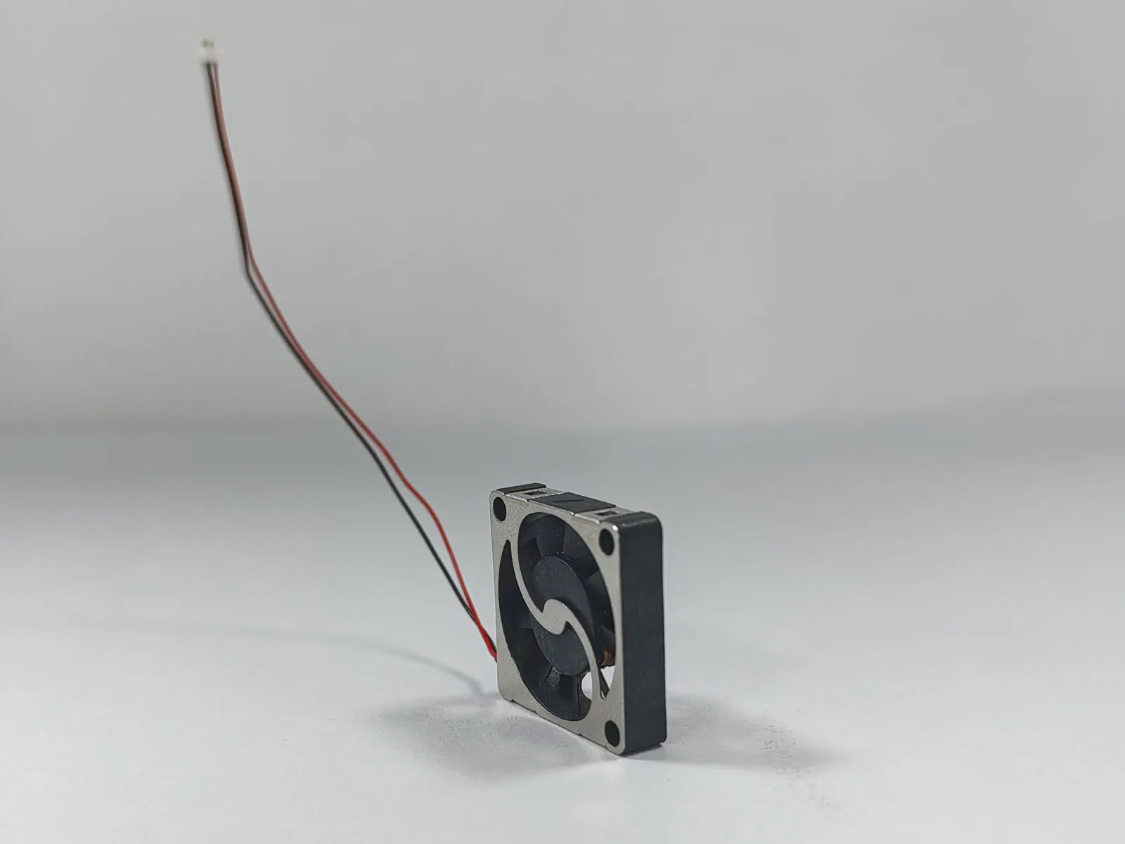 3.3V Low Voltage Micro Fan DA1804L33Y-A261023 Side Profile View 3.3V Low Voltage Micro Fan DA1804L33Y-A261023 Side Profile View