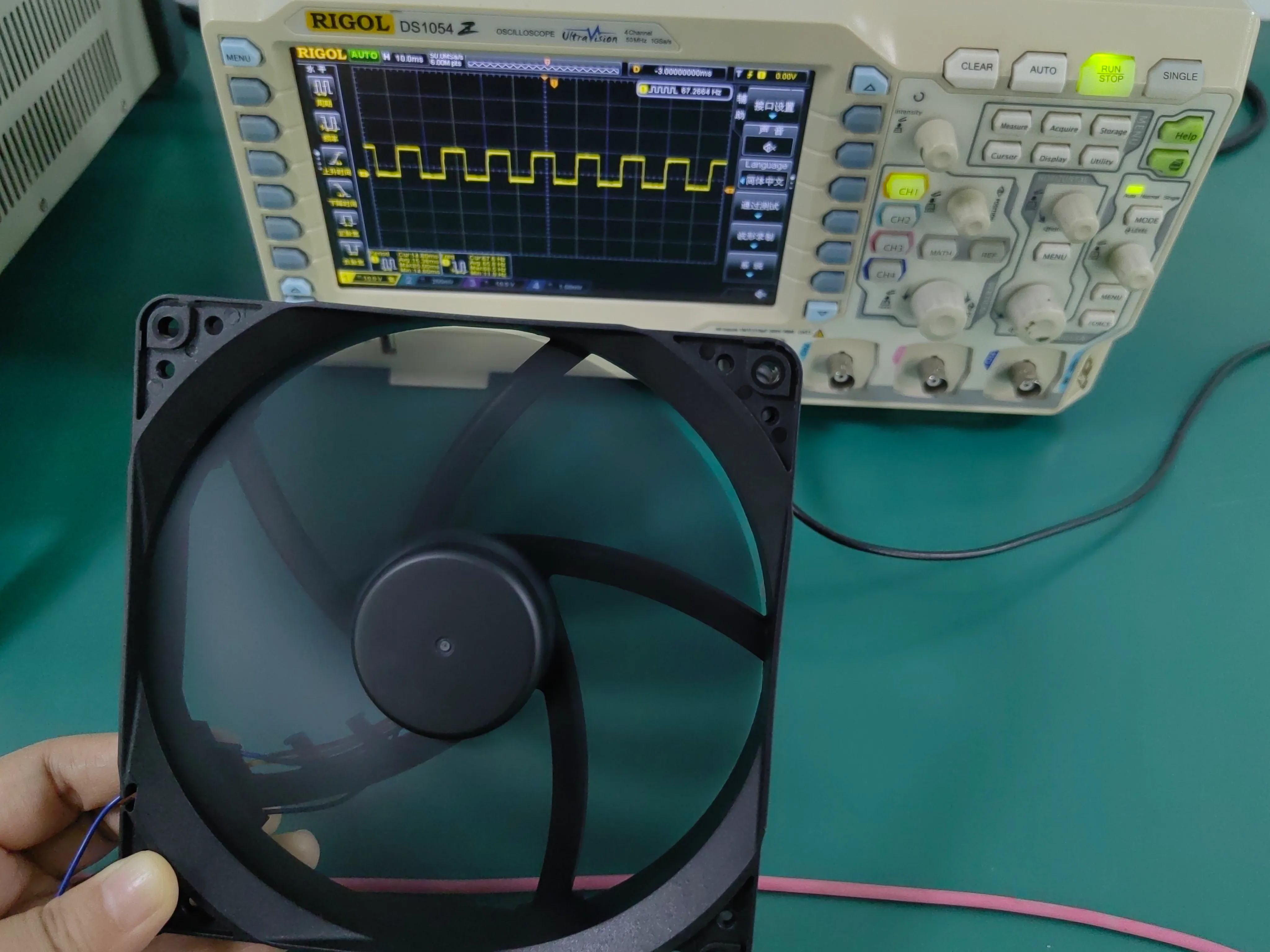 12V DC Fan FG Signal Frequency Oscilloscope Test